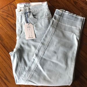 Unravelled High Rise Boyfriend Jeans/ SIZE 7